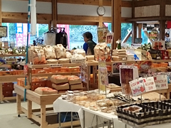 「村の駅ひだか」　内観